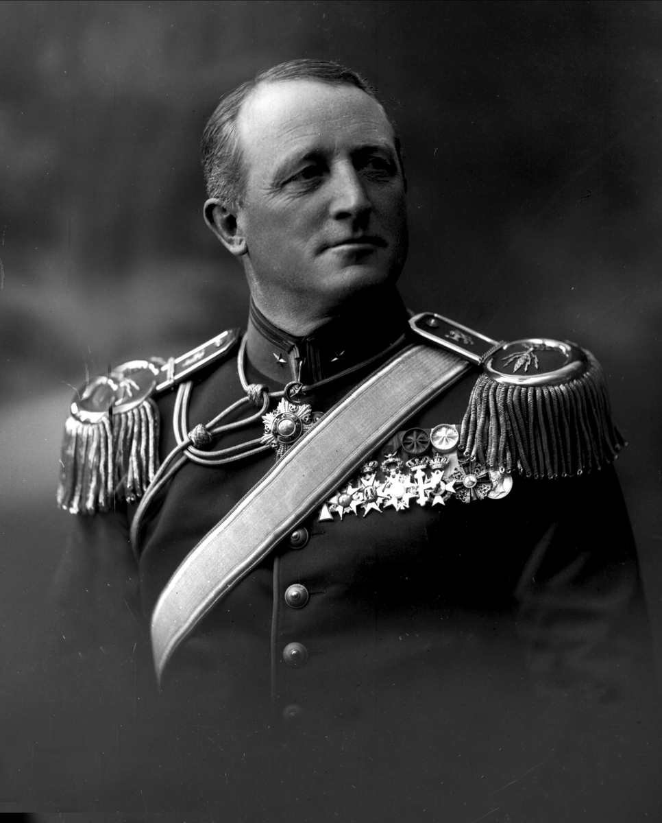 Gustav Borgen, Portrett, Johan Tidemann Sverre, (1867-) i uniform som major.