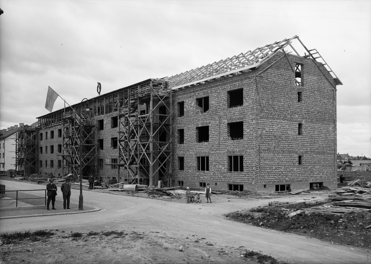 Paul Sandberg, apartment buildings under construction
