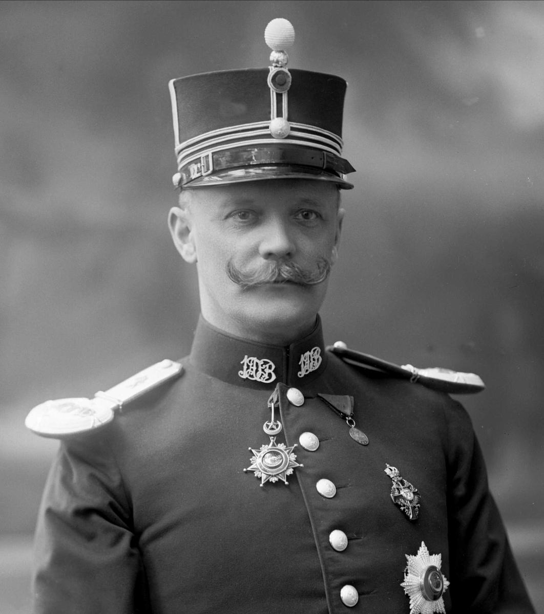 Gustav Borgen, Portrett, Karl Ingvar Nandrup, født 1864, i uniform som kaptein ved infanteriet som reglementert fra 1894 til 1910.