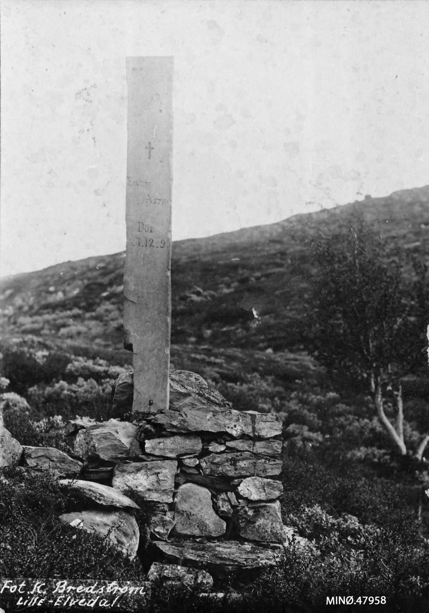 Alexander Bredstrøm Ansberg, Eivind Astrup-støtten, i Hårdbakken ovenfor Slåsetre.