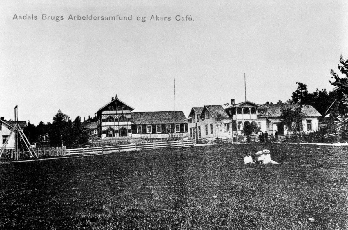 Anno Domkirkeodden, POSTKORT. EKSTR: AADALS BRUGS ARBEIDERSAMFUND, AKERS CAFE, ÅDALSBRUK. Løten.