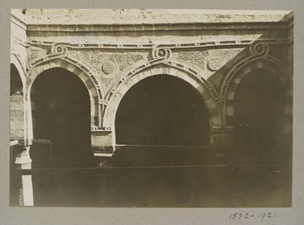 K.A.C. Creswell, Detail of sanctuary arcades from courtyard, in the mosque of Mamluk Amir Sultan Shah ibn Qara, Cairo