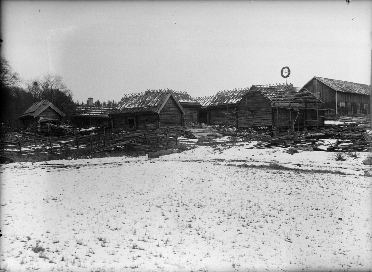 Paul Sandberg, Taklagskrans in connection with the restoration of Kvekgården, Fröslunda parish, Uppland 1934