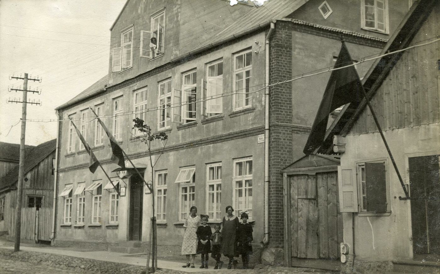 Petras Ločeris, Lietuvos Banko Biržų skyrius, įsikūręs Kvedaro namų pirmame aukšte, Rotušės gatvėje Nr. 13