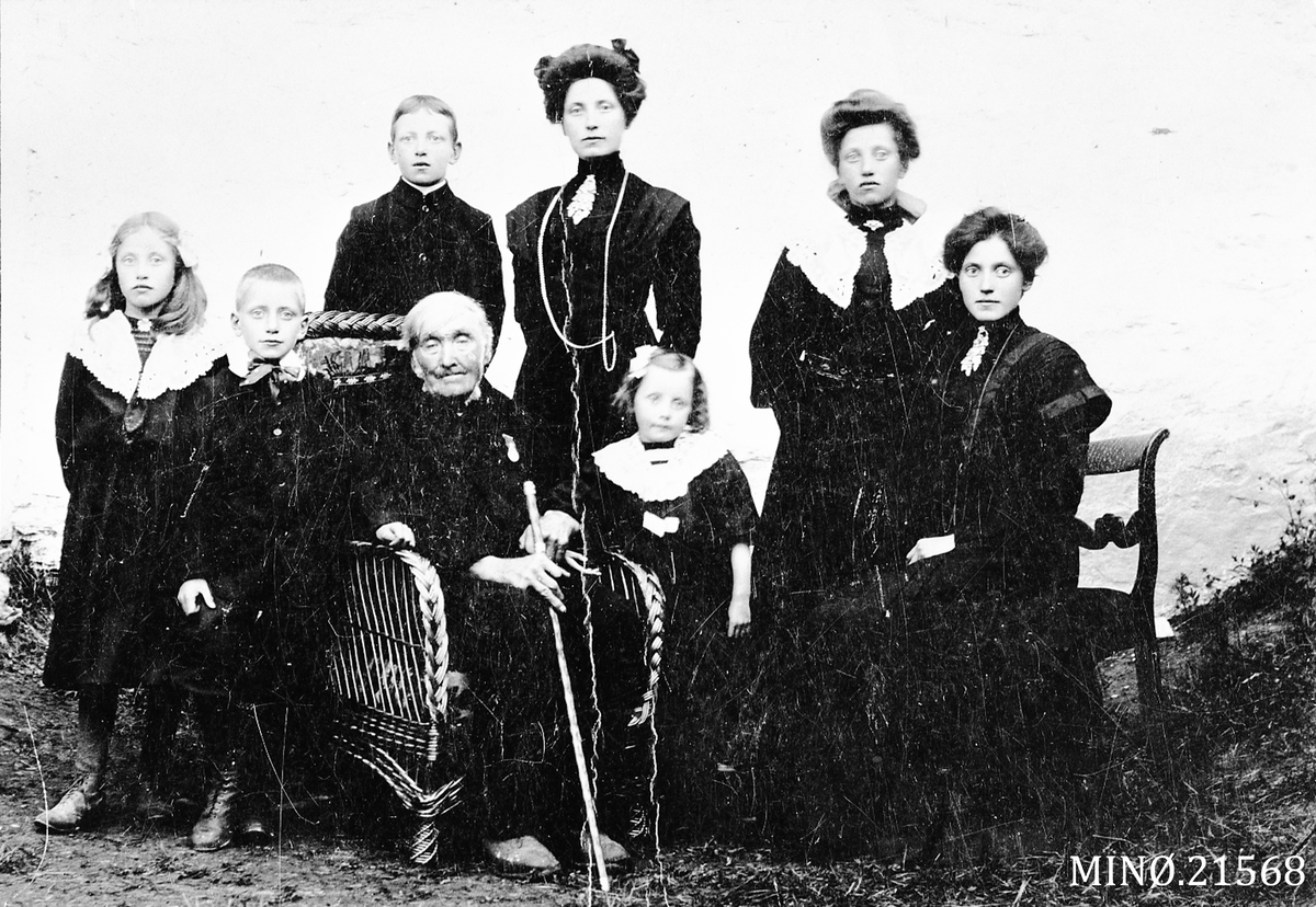 Henrik Augustinsson Stinessen, Famliebilde