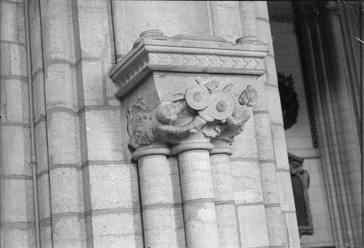 Henri Osti's Fotografiateliér, Kragsten i Uppsala domkyrka, Uppsala före 1914