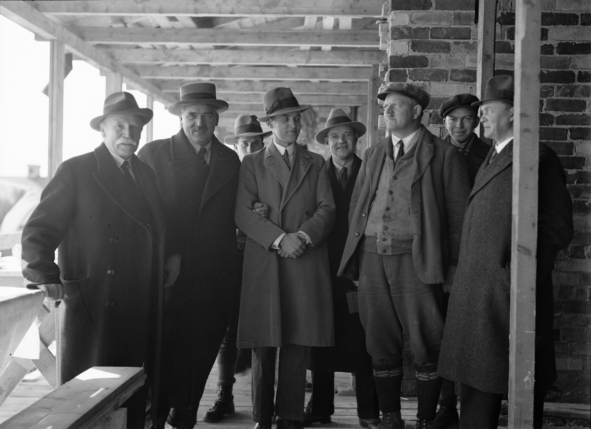 Paul Sandberg, Group retreat with master builder Anders Diös at the roofing party in Uppsala 1935