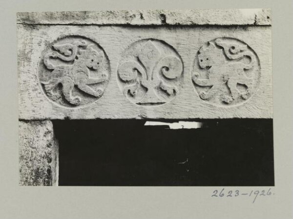 K.A.C. Creswell, House lintel with blazon of Nur al-Din in Salihiyya, Damascus