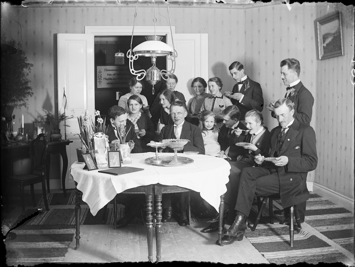 Skötsner-Edhlund, The sibling Skötsner-Edhlund with a socialite, Östhammar, Uppland