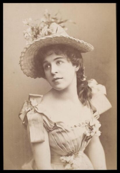 London Stereoscopic and Photographic Company, Guy Little Theatrical Photograph