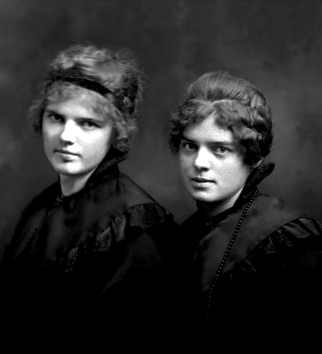 Gustav Borgen, Gruppeportrett, Astrid og Katrine Søgnen.