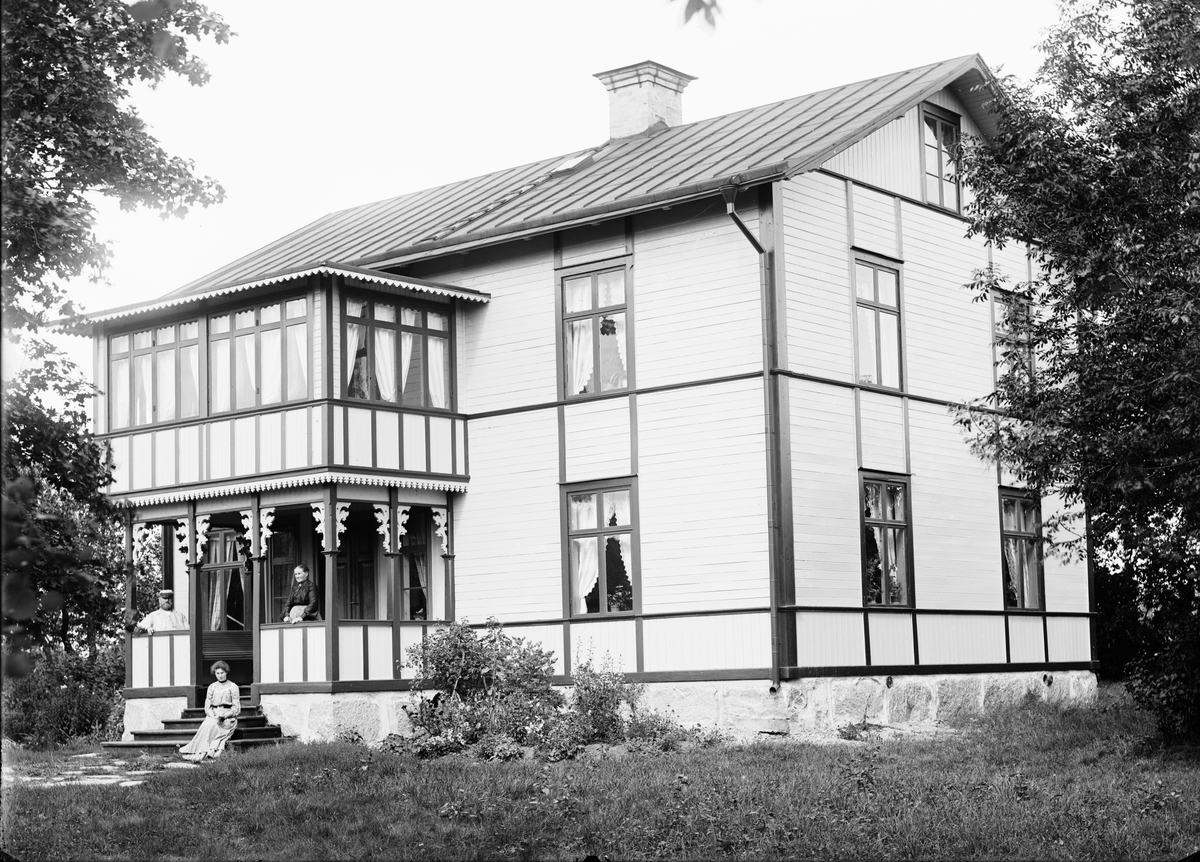 Skötsner-Edhlund, P O Jansson at his residential building, Assjö village, Börstil parish, Uppland