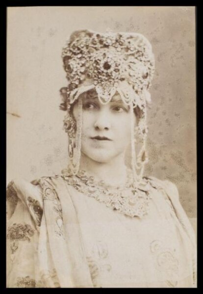 London Stereoscopic and Photographic Company, Guy Little Theatrical Photograph
