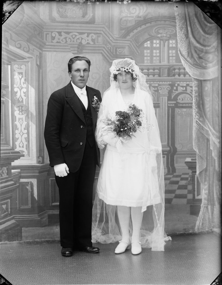 Skötsner-Edhlund, Brudparet Karlsson från Harg socken, Uppland 1929