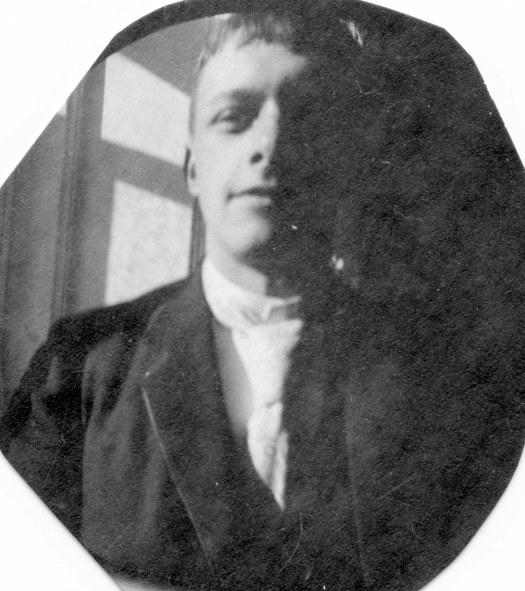 Fredrik Carl Mülertz Størmer, Portrett av stud. real. Carl Størmer. Antakelig selvportrett.