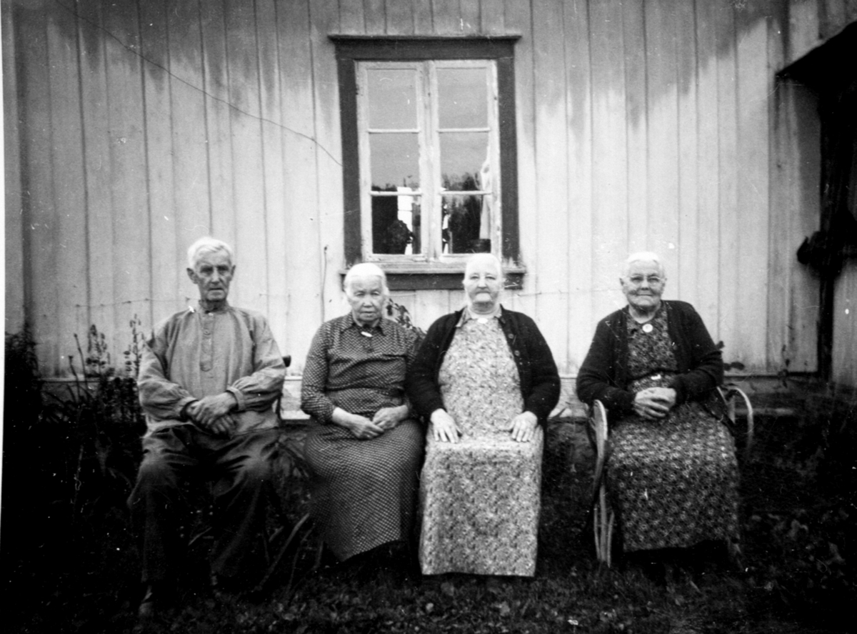 Anno Domkirkeodden, Jørgen Burås, Anne Burås, Marie Brenden, Oline Åsbrein, Moseviken, Åsmarka, Ringsaker.