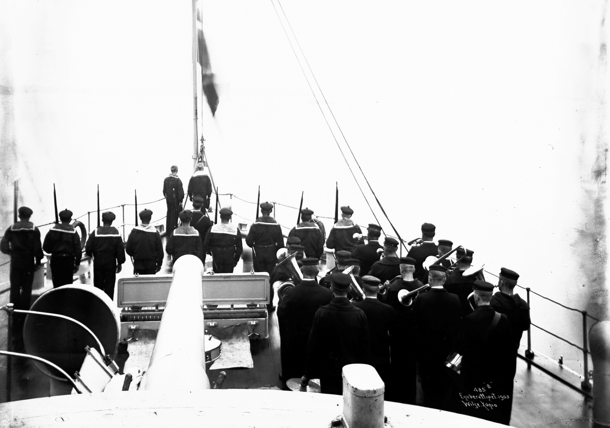 Anders Beer Wilse, Konv: Flagget heises