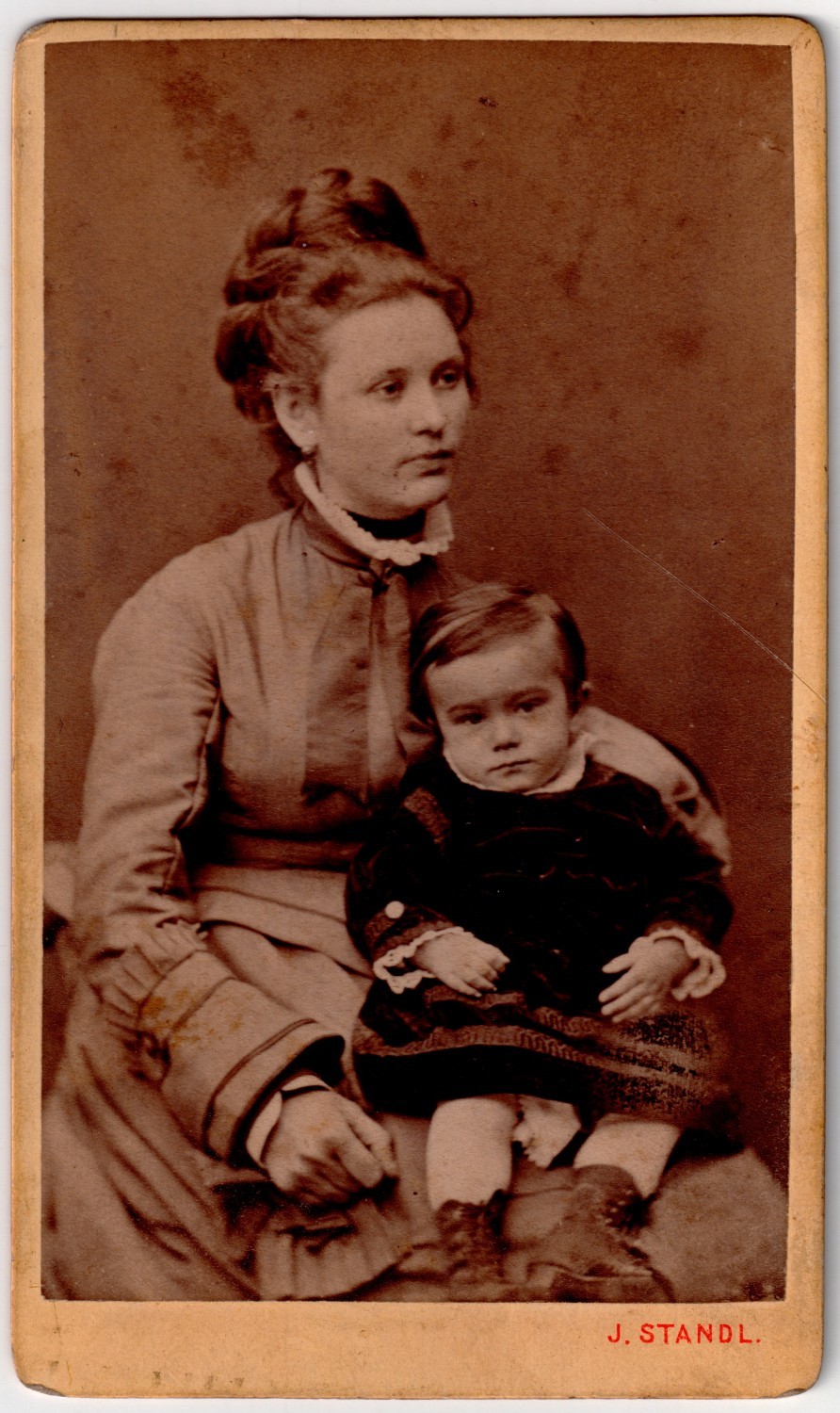 Ivan (27. 10. 1832.––30. 8. 1897.) Standl, Žena iz obitelji Tominac s djetetom