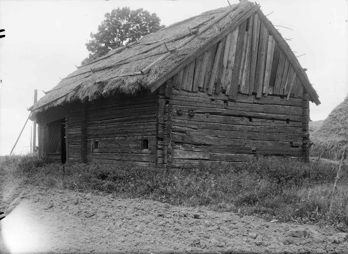 Paul Sandberg, Stall och portlider - nu på friluftsmuseet Disagården - på ursprunglig plats, Norrby, Skuttunge socken, Uppland