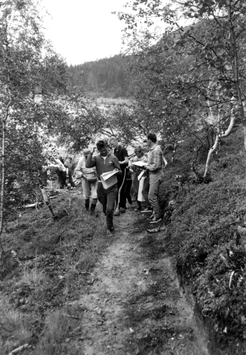 Virginia Raymond Davidson, Karasjok-ungdom på kurs i orientering. 1959.