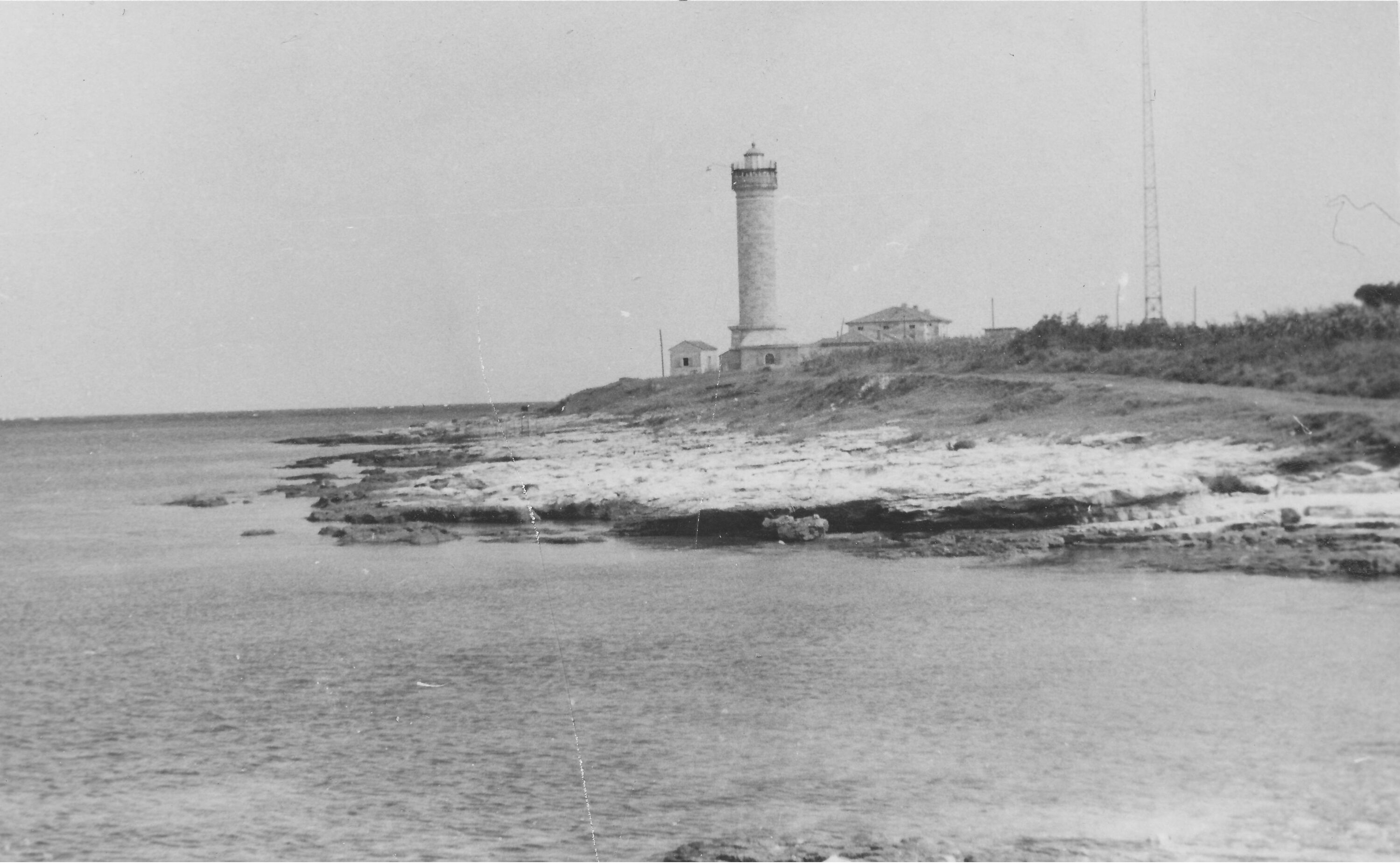 Branko Fučić, Savudrija (Umag), najstariji svjetionik na Jadranu, podignut 1818. godine, pogled s južne strane