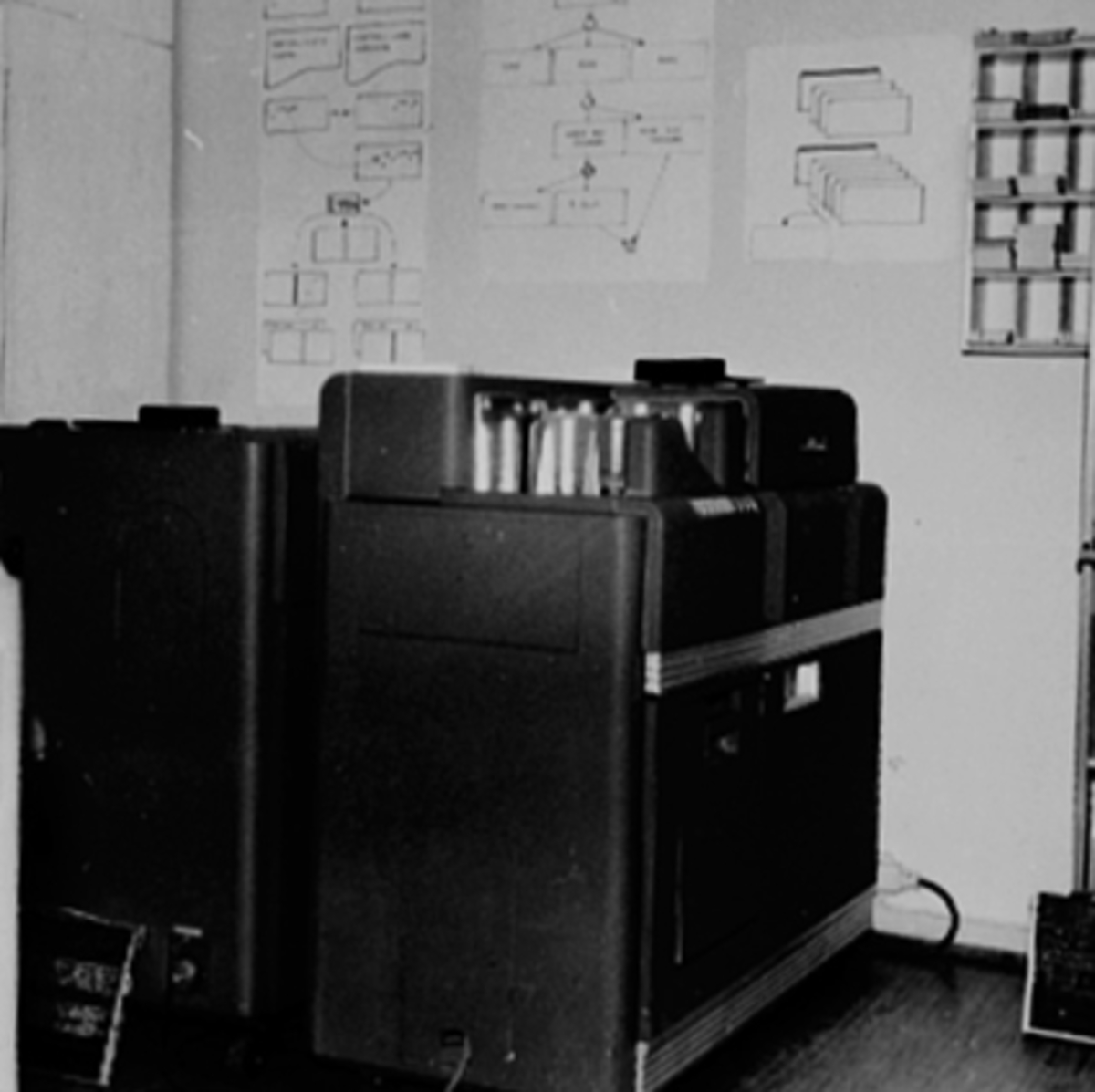 Anno Domkirkeodden, HEDMARK OG OPPLAND HULLKORTSENTRAL A/L, FRA 1973 : KOMMUNEDATASENTRALEN FOR ØST-NORGE A/L, KDØ, I TRIANGELGÅRDEN, TORGGATA 63 - 65, SORTERINGSMASKIN