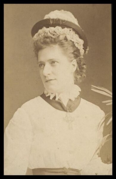London Stereoscopic and Photographic Company, Guy Little Theatrical Photograph