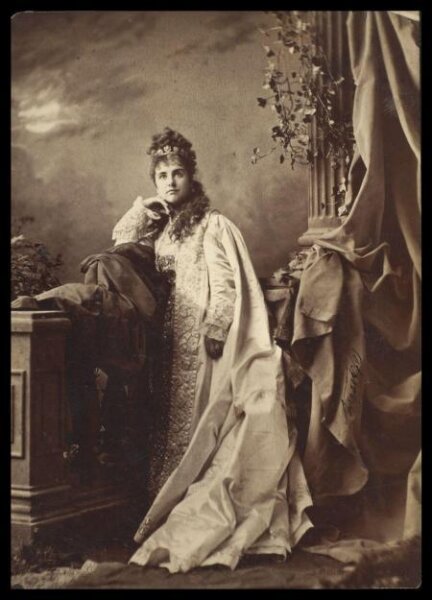 London Stereoscopic and Photographic Company, Guy Little Theatrical Photograph