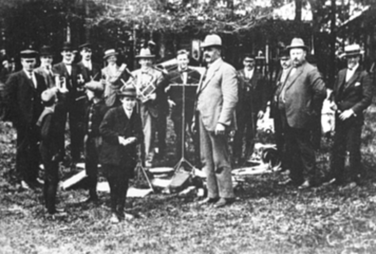 Anno Domkirkeodden, GRUPPE, MUSIKERE, JERNBANENS MUSIKKORPS, DIR. OLUF LUNDSe reg. skjema for navn.