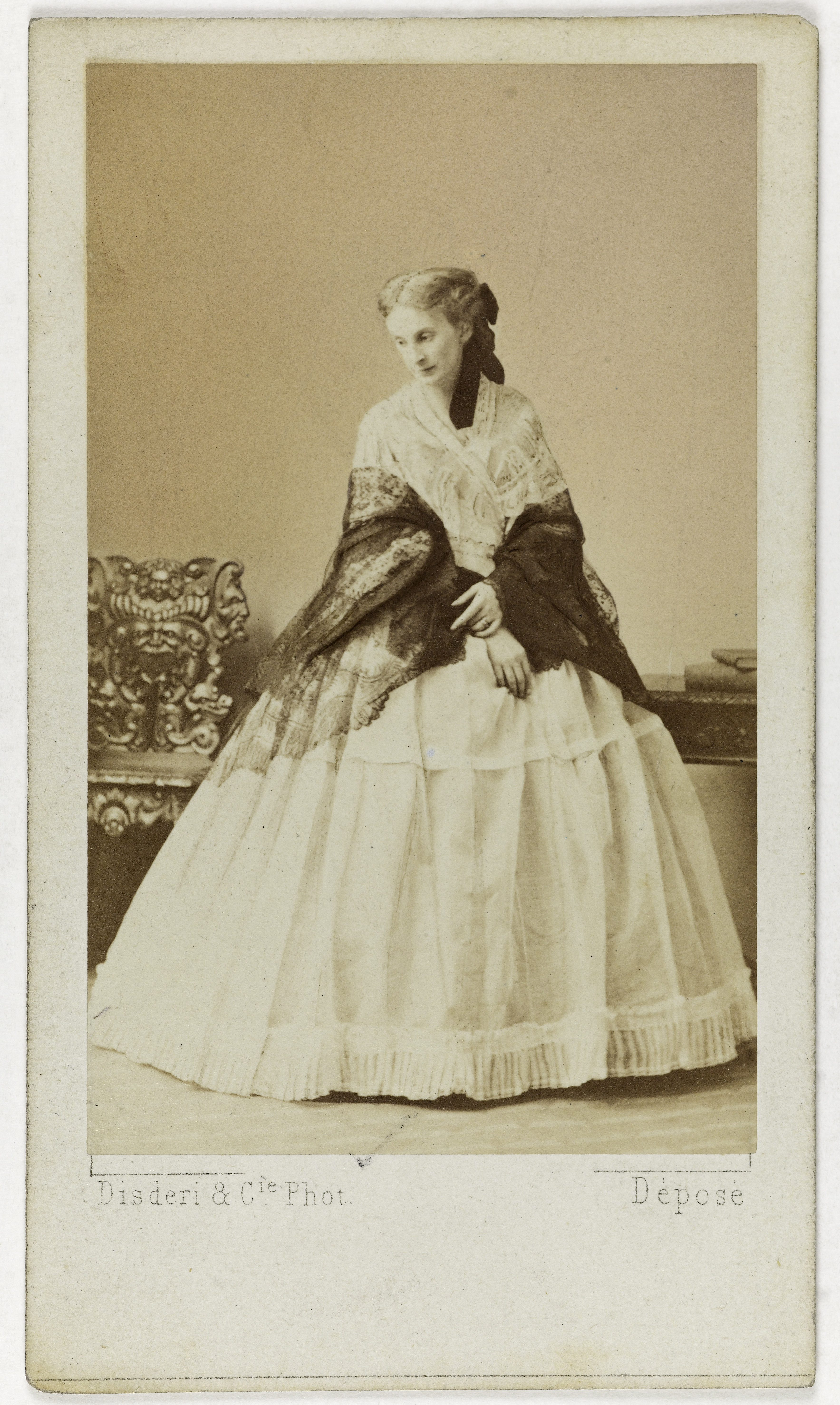Disderi & Cie, Portrait de la princesse Sophie de Troubetzkoï (1838-1896), duchesse de Morny et femme de Charles de Morny, officier, industriel, homme politique et ambassadeur.