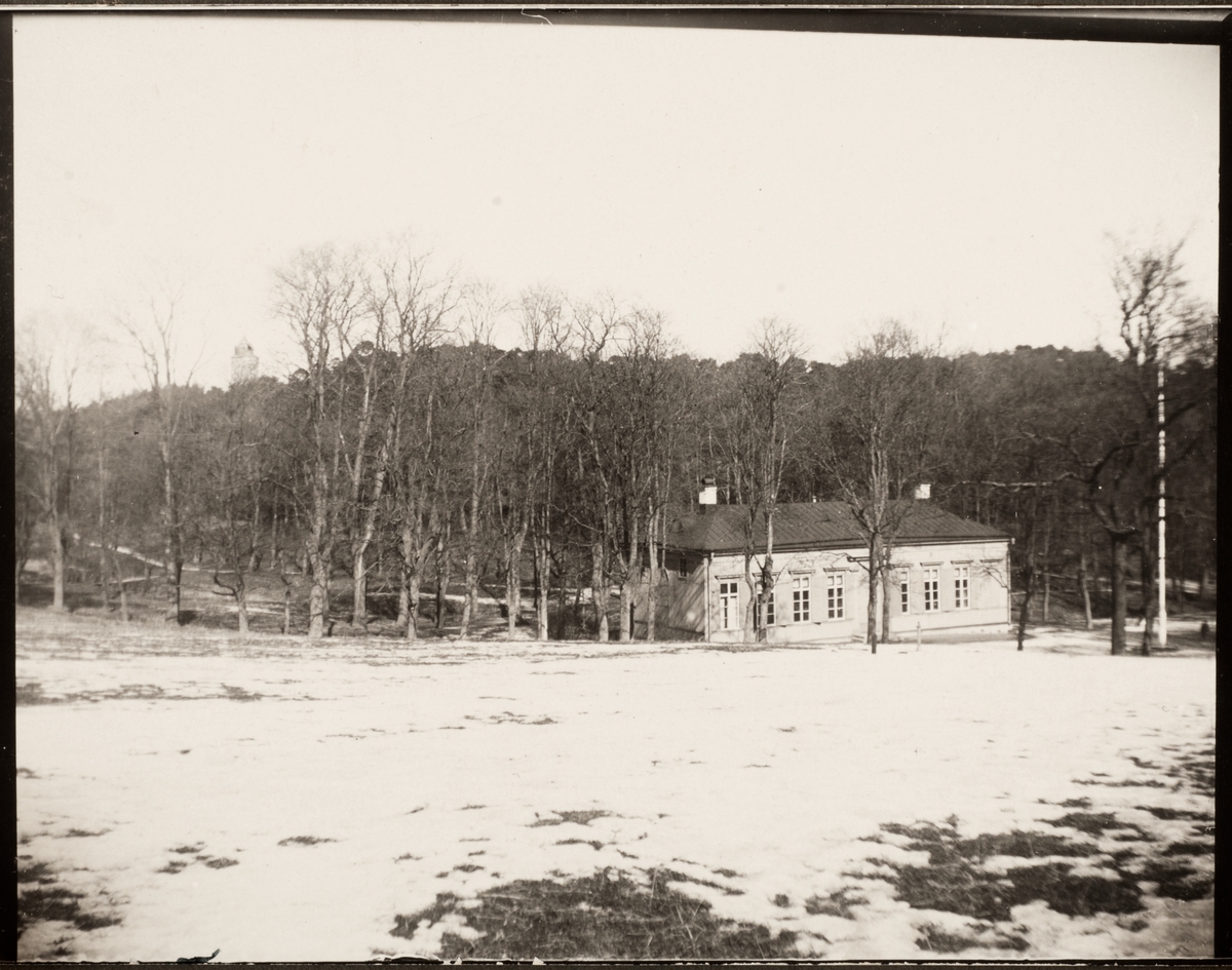 August Fredrik Schagerström, "Upsala, gamla societetshuset (nu musikpaviljong) vid Upsala hälsobrunn", Kronåsen, Uppsala 1928