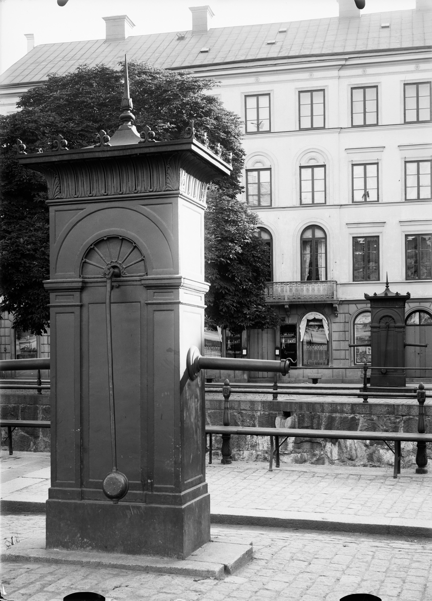 Paul Sandberg, Vattenpump på Fyristorg, Uppsala