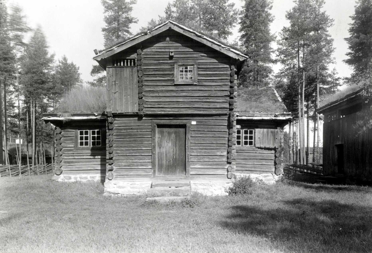 Gisle Midttun, Bjøntegård, Rendalen, Nord-Østerdal, Hedmark. Barfrøstua. Nå på Glomdalsmuseet.