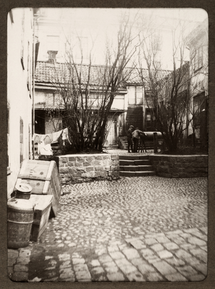 August Fredrik Schagerström, "Upsala. Akadem. Bokhandelns gård vid Gamla torget", Uppsala 1924