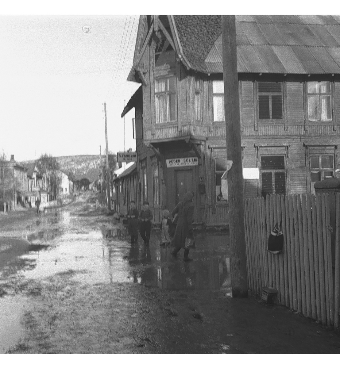 Per Magne Grue, Tynset sentrum, Skjøtskift/dyrlege Høyem-gården, falleferdig.