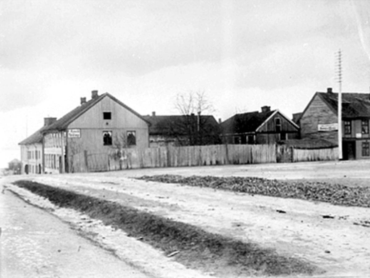 Anno Domkirkeodden, Eksteriør bygård, Vangsvegen/Torggata. Tannlege Carl Opsahls gård, Østre Torg i Hamar. Her ligger i dag Granerudgården i dag.