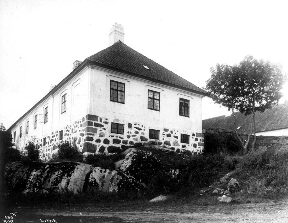 Anders Beer Wilse, Larvik