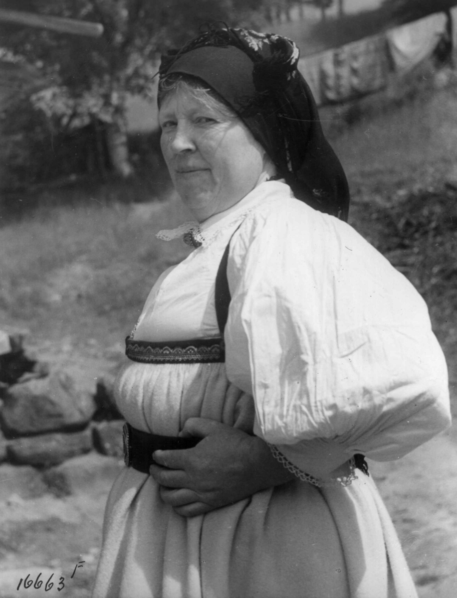 Anders Beer Wilse, Wilse original, Kvinnedrakt