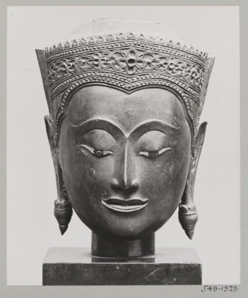 Unknown, Siamese bronze sculpture of Buddha, 14th or 15th century, V&A Museum