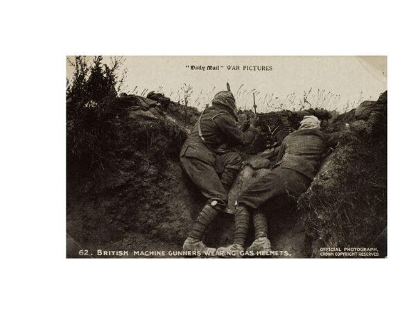 unknown, British Machine Gunners Wearing Gas Helmets