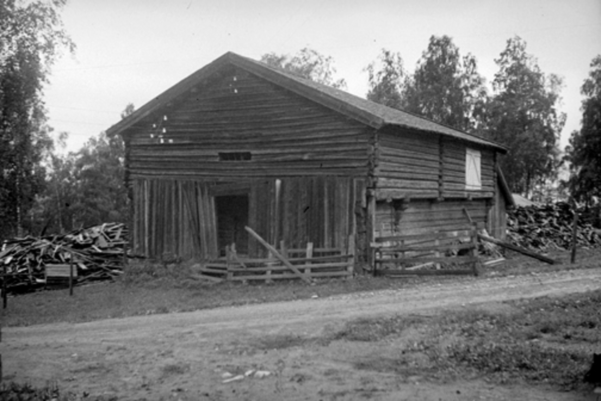 Toralv Bleken-Nilssen, TJERNE. RINGSAKER. STABBUR.