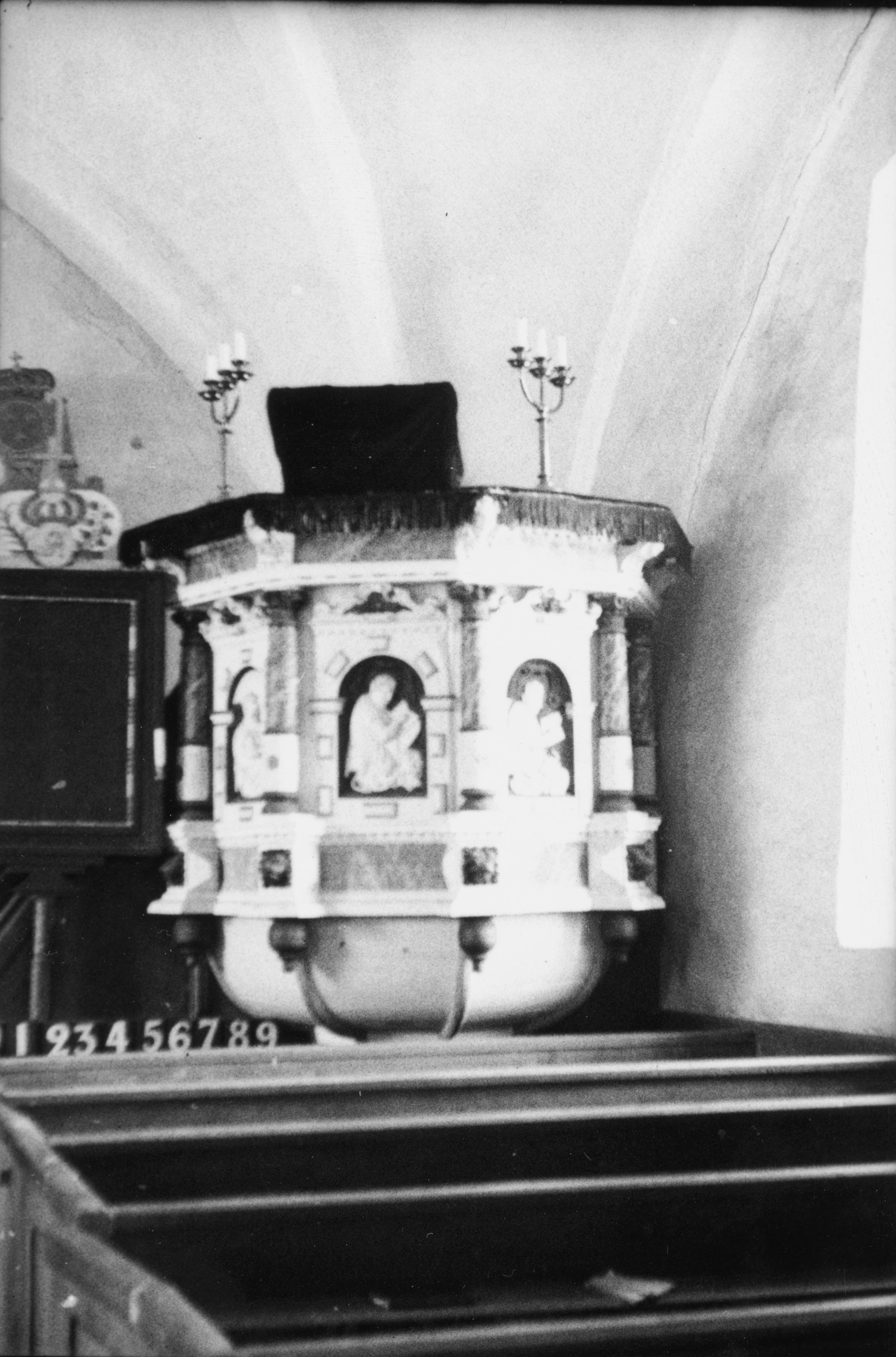 Osvald Owald, Djurröds kyrka