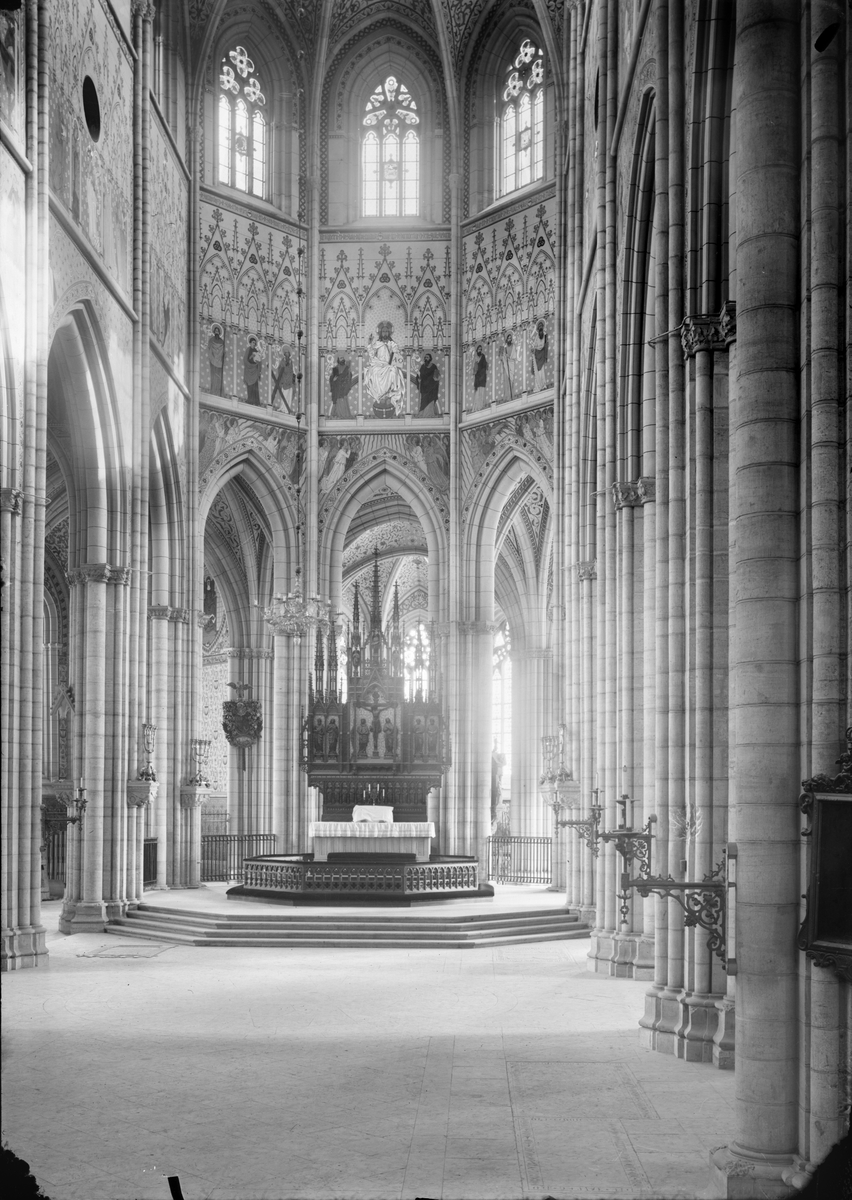 Henri Osti's Fotografiateliér, Vy mot altaret efter restaureringen, Uppsala domkyrka, Uppsala sannolikt 1911