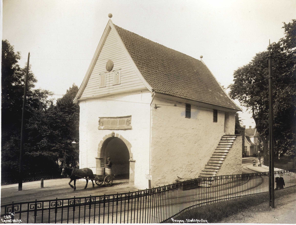Anders Beer Wilse, Byporten, Bergen, Hordaland. Fotografert 1912.