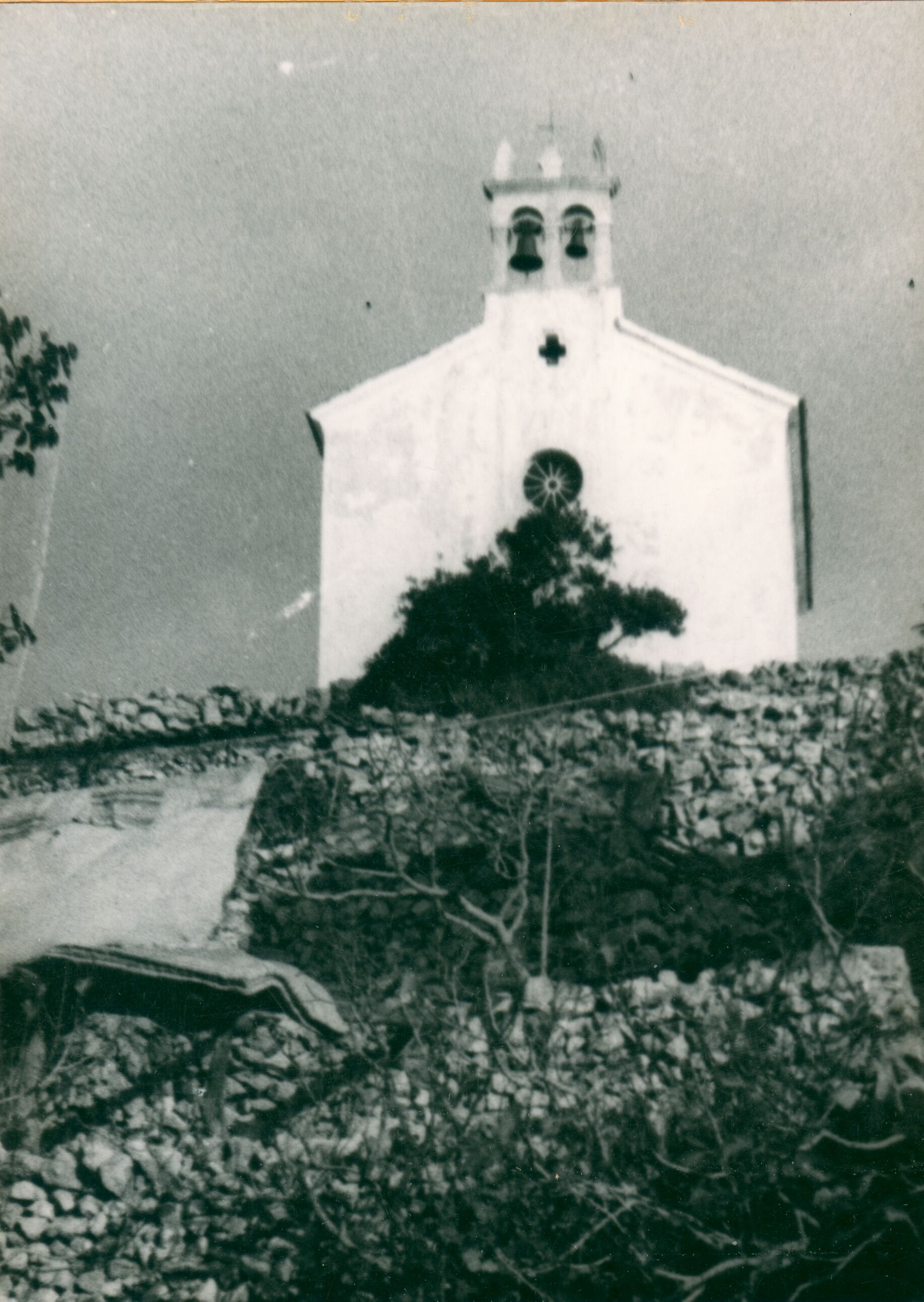 Branko Fučić, Ustrine (Mali Lošinj), Crkva župna, pročelje