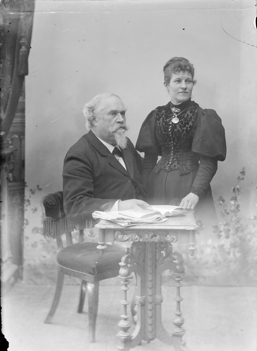 Henri Osti's Fotografiateliér, Ateljéporträtt - Henri och Emma Osti, Uppsala sannolikt sent 1890-tal