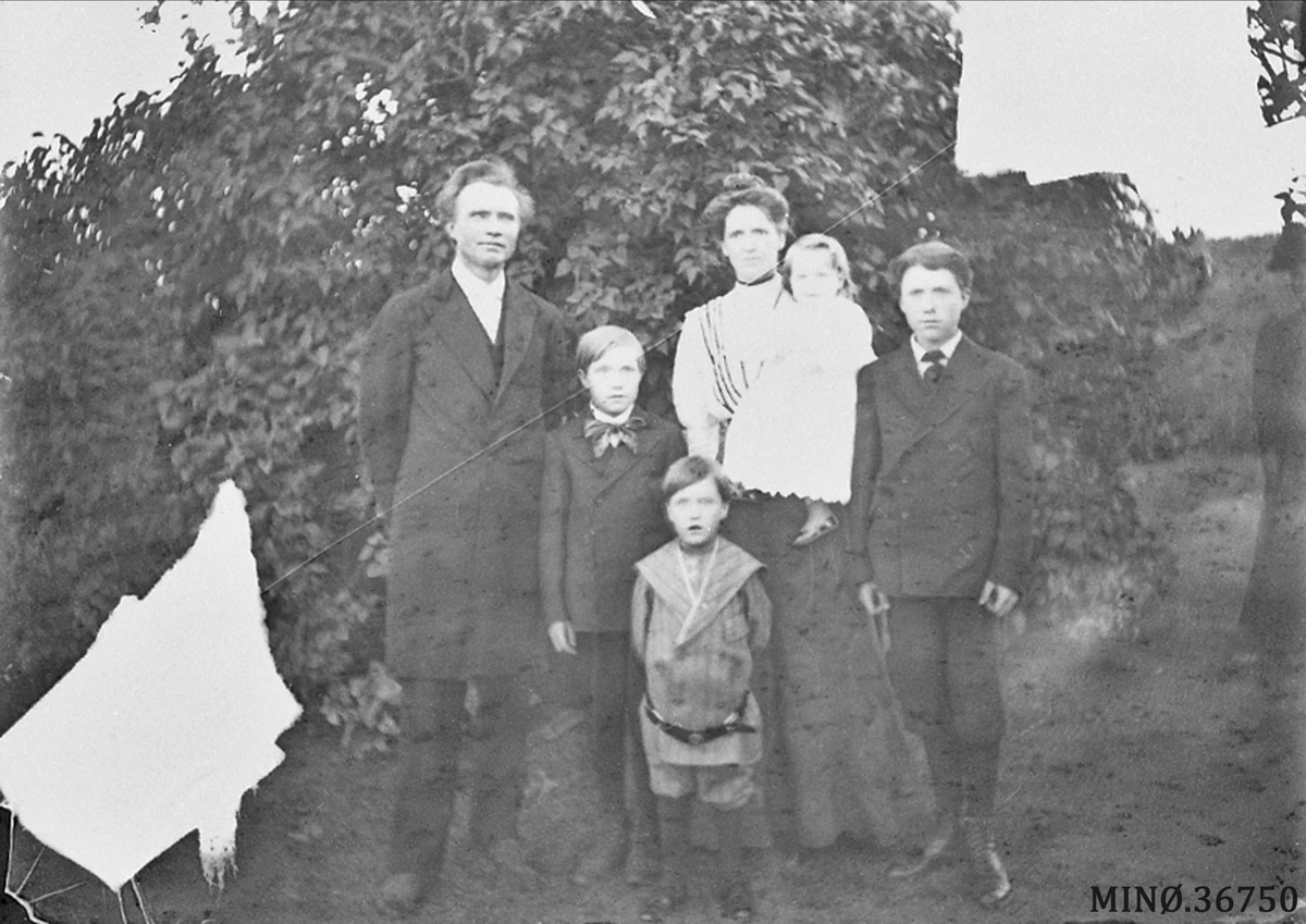 Ellert Kleven, Familiebilde - familien Waldal.