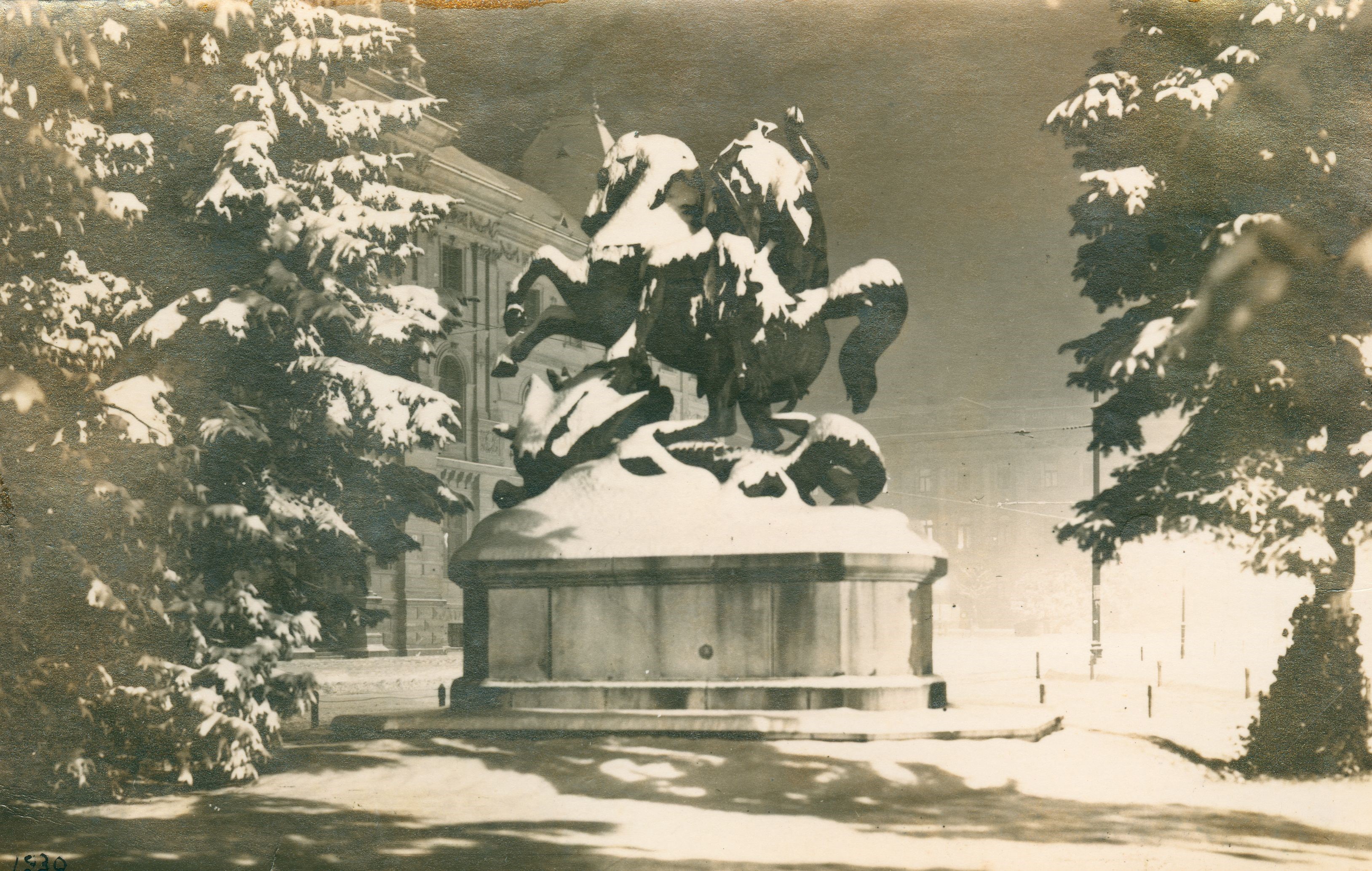 Vladimir Horvat, Zagreb - Trg Republike Hrvatske (Trg maršala Tita), kip sv. Jurja