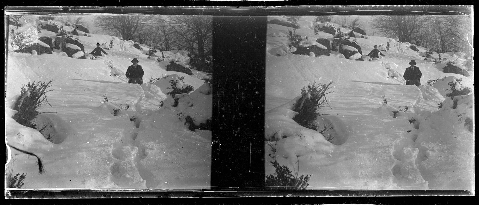 Desconegut, [Excursió a la neu]