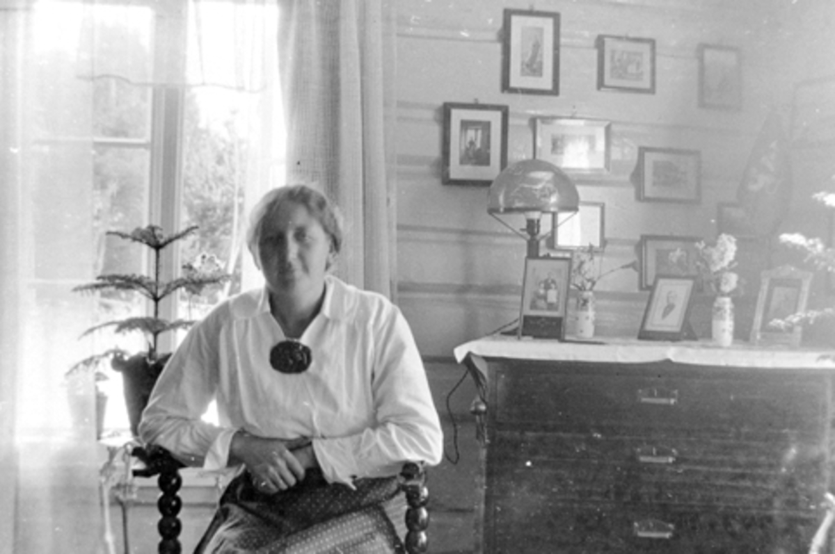 Anno Domkirkeodden, Interiør, stue, Kristine Langmyhr, Furubakken, Kongsvegen 12, Brumunddal.